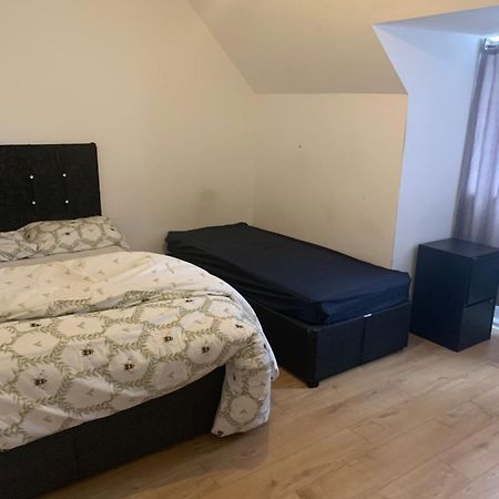 At Apex House Bed & Breakfast Дагенъм Екстериор снимка